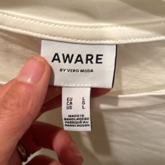 Aware by Vero Moda woman's white shirt sleeve white tee shirt/ dramatic sleeves - Picture 5 of 11